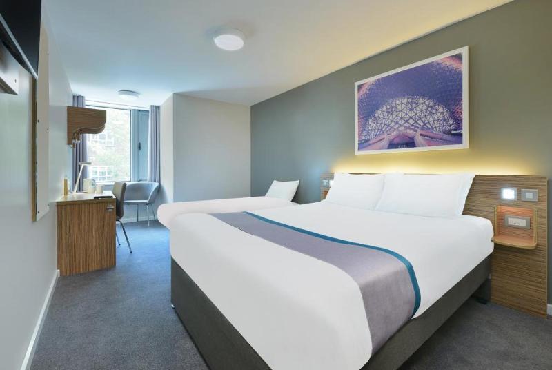 Mercure London Gatwick Airport Horley Exterior foto